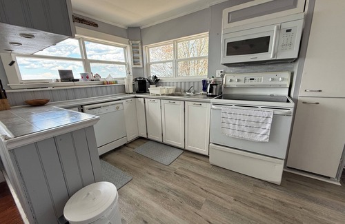 Chatham Cottage | Beautiful two-bedroom waterfront cottage. Unbelievable Sunsets.