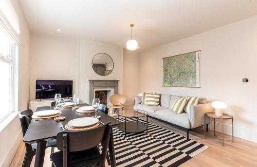 North Richmond Apartment | Beautiful Unique 2BR - Richmond near Transport Pass The Keys