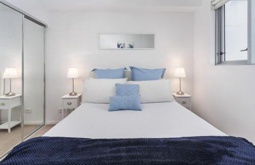 South Brisbane Apartment | Beautiful Unit with Gym and Pool near Museums
