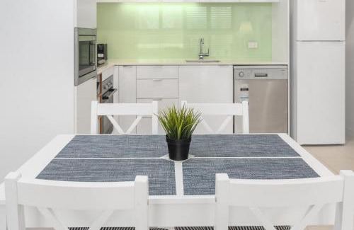 South Brisbane Apartment | Beautiful Unit with Gym and Pool near Museums