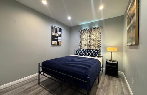 Faircrest Heights Apartment | Beautiful & updated 3 bedroom & 2 bathroom apt with backyard near Beverly Hills LACMA & Museums