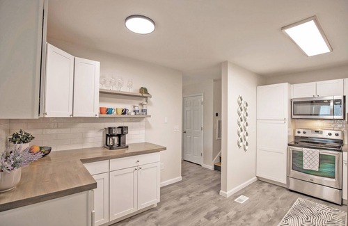 Seneca House | Beautiful Updated Clemson Lake House - 4 Miles from Downtown Clemson and the Stadium