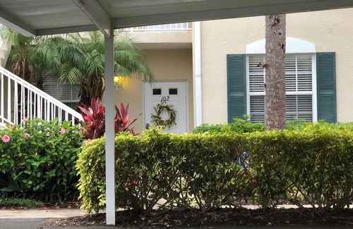 Naples Condo | Beautiful Updated Naples Golf Condo in Cypress Woods CC
