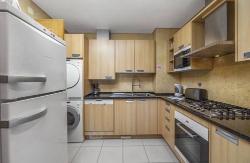 Areias de Sao Joao Apartment | Beautiful Upper-floor 1-bed in Gated Condominium