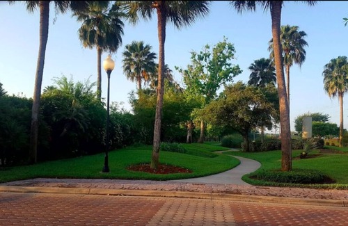McAllen House | Beautiful, Upscale Townhome in Nth McAllen, Near to Shops and Great Restaurants