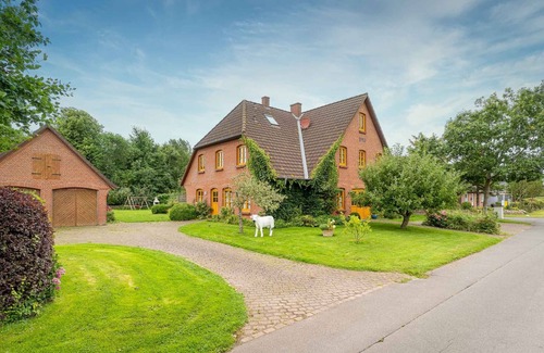 Vollerwiek Apartment | Beautiful vacation apartment for up to 4 people with balcony and dogs are welcome