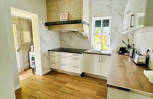 Costa de Caparica House | Beautiful Villa w/pool, just 7 minutes from the Beach