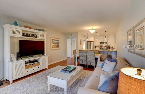 Palmetto Dunes Villa | Beautiful Villa steps from the beach, golfing, restaurants, and much more!