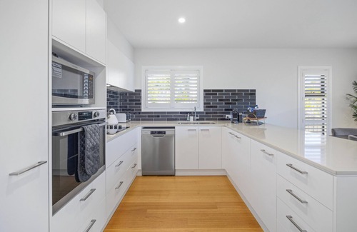 Port Macquarie House | “Beautiful Views” close to Flynn's Beach