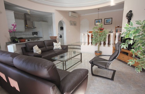 Los Pocillos Villa | Beautiful Villa with sea view and heated pool, prime location in Lanzarote.