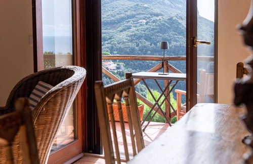 Cala Piccola Villa | Beautiful villa for 6 guests with WIFI, A/C, TV, terrace and parking