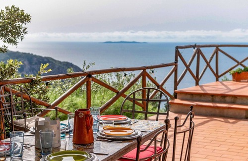 Cala Piccola Villa | Beautiful villa for 6 guests with WIFI, A/C, TV, terrace and parking