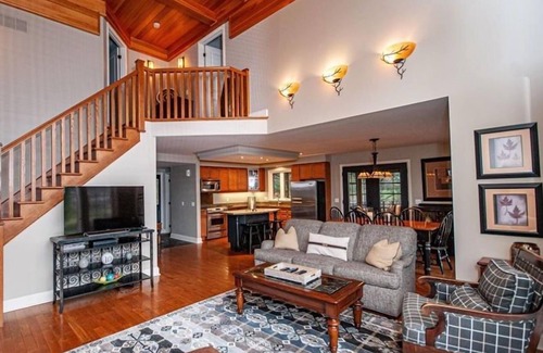 Port Carling Villa | Beautiful Villa at Port Carling, Ontario - PET friendly