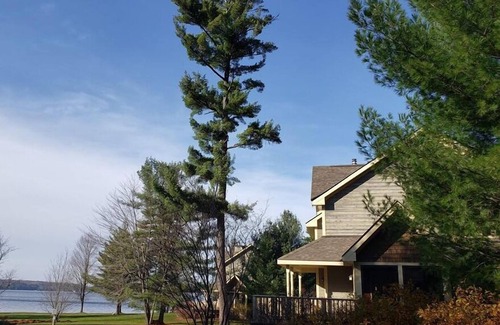 Port Carling Villa | Beautiful Villa at Port Carling, Ontario - PET friendly