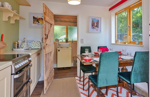 Halfway House House | Beautiful villa for 4 people with terrace