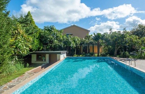 Laginji House | Beautiful villa for 12 guests with private pool, A/C, WIFI, TV, terrace, pets allowed and parking