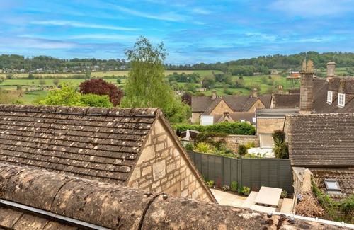Painswick House | Beautiful villa for 19 guests with WIFI, pool, TV and pets allowed