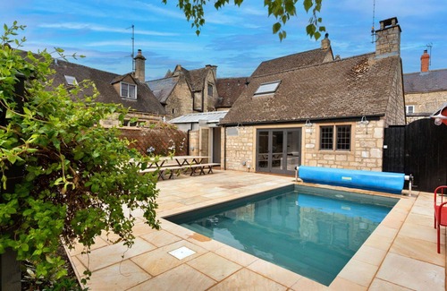 Painswick House | Beautiful villa for 19 guests with WIFI, pool, TV and pets allowed
