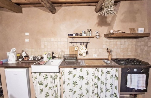 Pescia Villa | Beautiful villa for 2 guests with WIFI, private pool and panoramic view