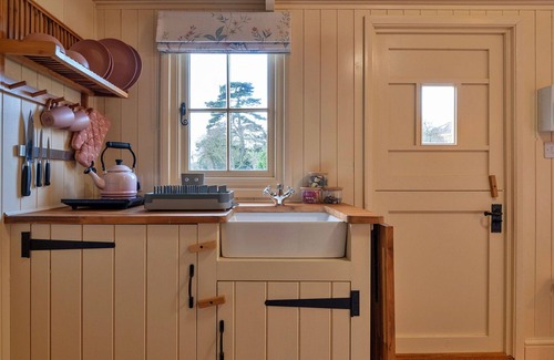 Brackley House | Beautiful villa for 2 people with WIFI and pets allowed