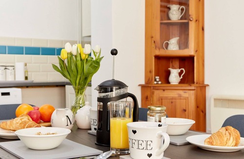 Dalbury Lees House | Beautiful villa for 4 guests with hot tub, WIFI and TV