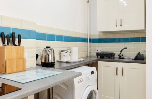 Dalbury Lees House | Beautiful villa for 4 guests with hot tub, WIFI and TV