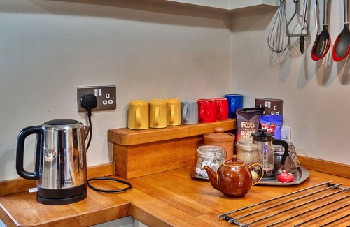 Stogursey House | Beautiful villa for 4 guests with WIFI, terrace and pets allowed