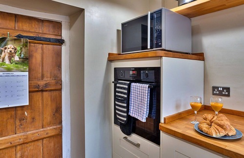 Stogursey House | Beautiful villa for 4 guests with WIFI, terrace and pets allowed