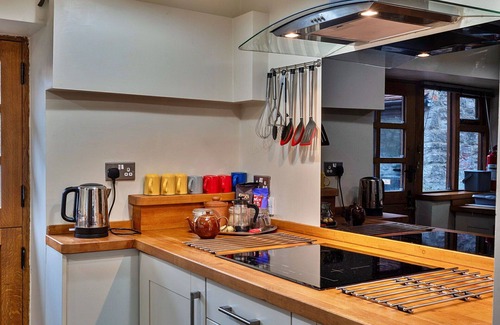 Stogursey House | Beautiful villa for 4 guests with WIFI, terrace and pets allowed