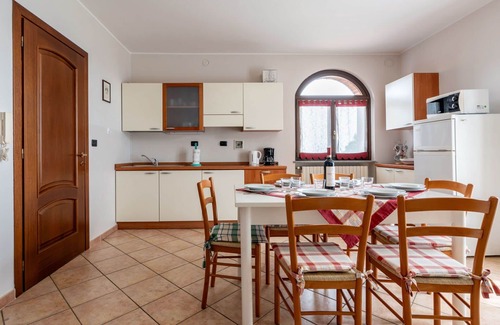 Barolo House | Beautiful villa for 6 guests with WIFI, private pool, TV, terrace and parking
