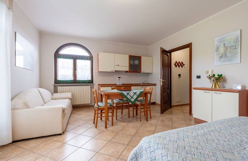 Barolo House | Beautiful villa for 6 guests with WIFI, private pool, TV, terrace and parking