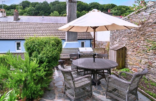Cawsand House | Beautiful villa for 6 guests with WIFI, terrace and pets allowed