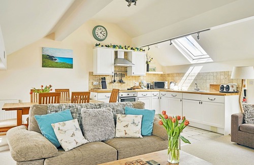 Hartland House | Beautiful villa for 6 guests with WIFI, pets allowed and parking