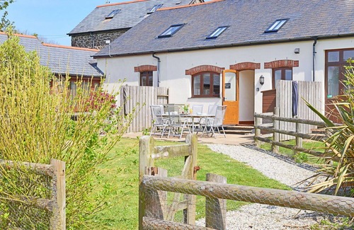 Hartland House | Beautiful villa for 6 guests with WIFI, pets allowed and parking