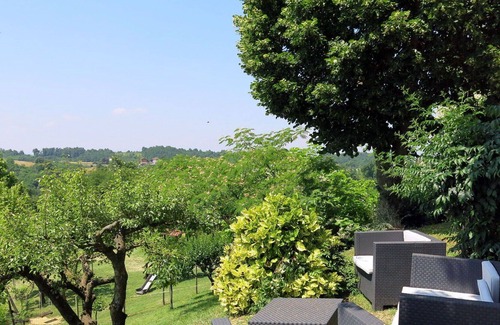 Asti House | Beautiful villa for 6 people with pool, WIFI, TV, patio, pets allowed and parking