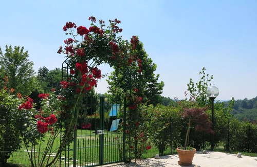 Asti House | Beautiful villa for 6 people with pool, WIFI, TV, patio, pets allowed and parking