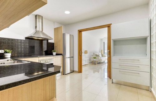 Figueres House | Beautiful villa for 7 people with A/C, WIFI, TV, terrace and parking