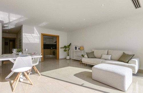 Figueres House | Beautiful villa for 7 people with A/C, WIFI, TV, terrace and parking