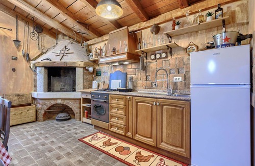 Radini House | Beautiful villa for 8 people with WIFI, A/C, private pool, TV, terrace, pets allowed and parking
