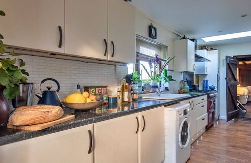 Dormansland House | Beautiful villa for 4 people with WIFI and pets allowed