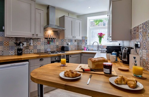 New Mills House | Beautiful villa for 2 guests with WIFI and pets allowed