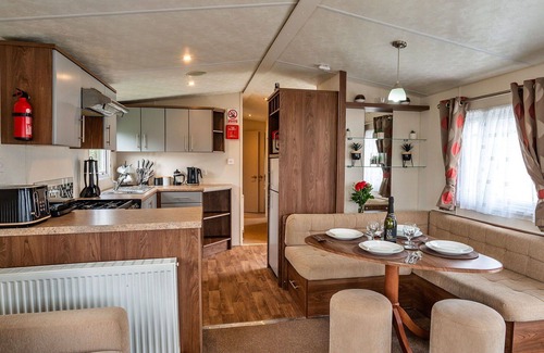 Helston House | Beautiful villa for 6 guests with WIFI, pool, terrace and pets allowed