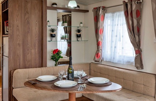 Helston House | Beautiful villa for 6 guests with WIFI, pool, terrace and pets allowed