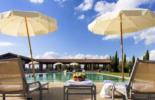 Montaione Villa | Beautiful Villa for big groups composed of 5 apartaments. large pool