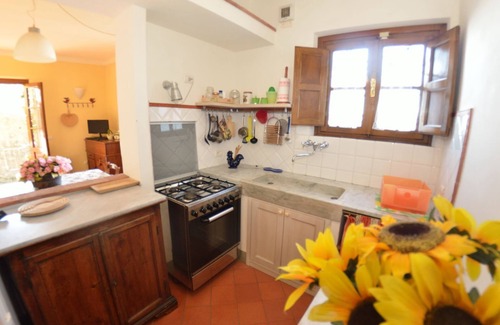 San Gennaro Villa | Beautiful villa for 4 guests with TV, terrace and pets allowed, close to Lucca
