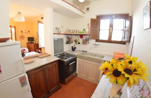 San Gennaro Villa | Beautiful villa for 4 guests with TV, terrace and pets allowed, close to Lucca