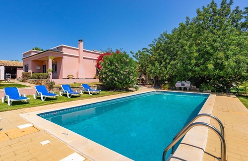 Medronhal House | Beautiful villa for 6 guests with private pool, WIFI, TV and patio