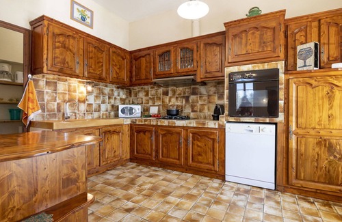 Chateaurenard House | Beautiful villa for 5 guests with WIFI, private pool, A/C, TV and patio