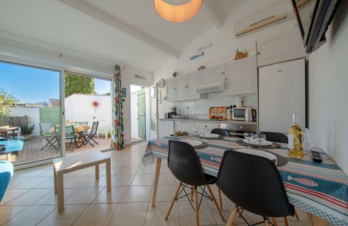 Le Grau-Du-Roi House | Beautiful villa for 4 guests with A/C, WIFI, TV, terrace and parking