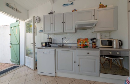 Le Grau-Du-Roi House | Beautiful villa for 4 guests with A/C, WIFI, TV, terrace and parking